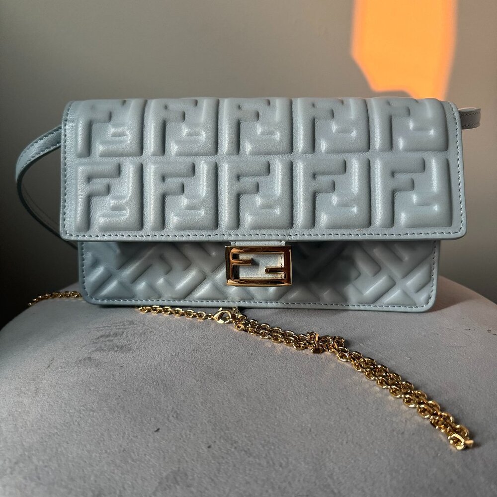 Fendi -Logo Embossed Shoulder Bag